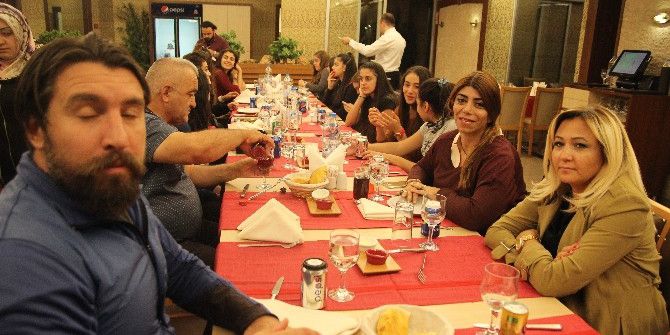 Berna İlter, Bayan Voleybol Takımına Sponsor Oldu