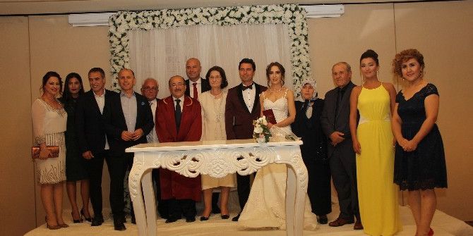 Muharrem Usta Ve Ersun Yanal Nikah Şahitliği Yaptı