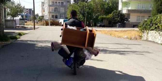 Motosikletle Ev Eşyalarını Taşıdı