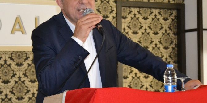Yomra Belediye Başkanı İbrahim Sağıroğlu, Üniversite Öğrencileriyle Kahvaltıda Buluştu
