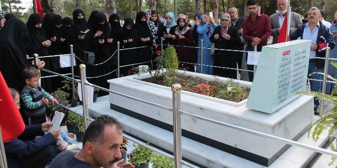 Kayınvalide, Şehit Halisdemir’in Yanına Defnedildi