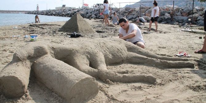 Mimarlar En İyi Kum Heykelini Yapmak İçin Yarıştı