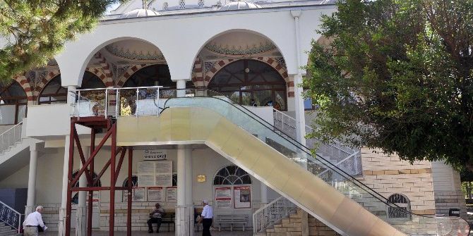 Bu Camide Yaşlılar İçin ’Engel’ Yok