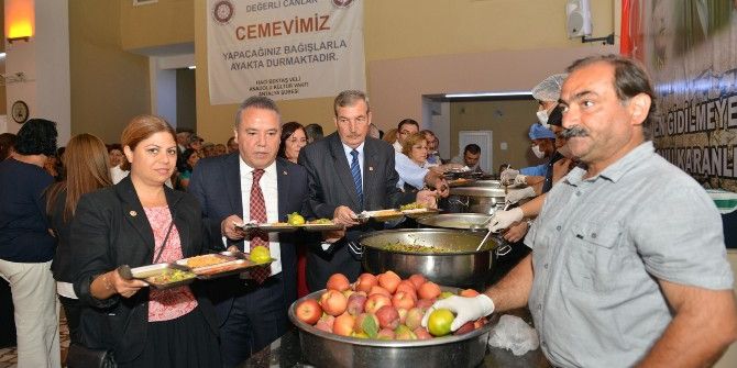 Konyaaltı Belediye Başkanı Muhittin Böcek, İftar Yemeğinde