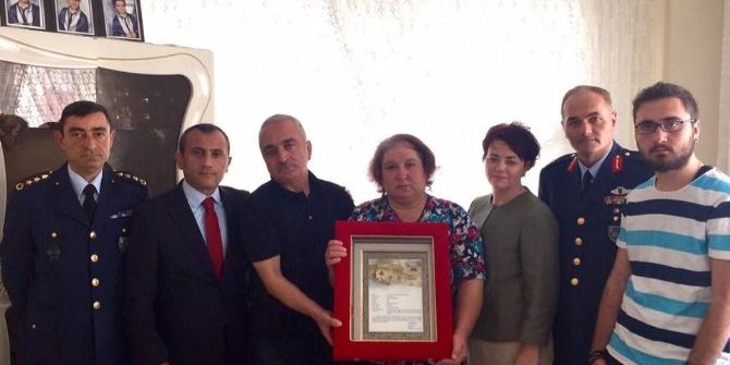 Şehidin Ailesine Şehadet Belgesi Teslim Edildi
