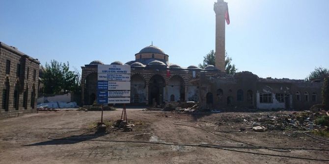Kurşunlu Camii’nin Etrafı Terörün İzinden Arındırılıyor