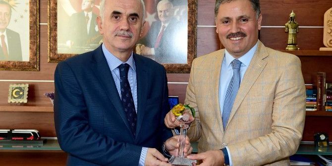 Ak Parti Genel Başkan Yardımcısı Kaya’dan Büyükşehir Belediyesi’ne Ziyaret