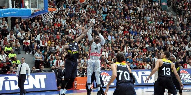 Uşak Son Şampiyon Fenerbahçe’yi Devirdi