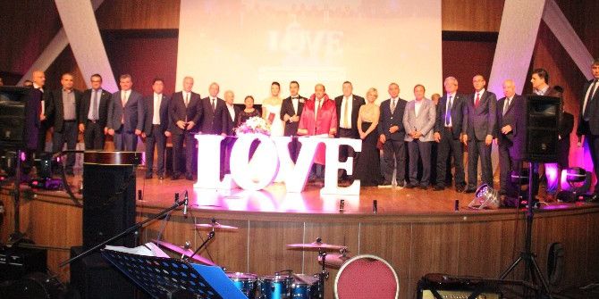 Düğünde İktidar İle Muhalefetin Çocuk Pazarlığı