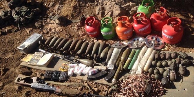 Hakkari Kovan Tepe’de Teröristlerin Cephaneliği Bulundu