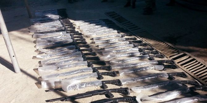 Şemdinli’de Yol Kontrolünde 50 Adet Pompalı Tüfek Ve 40 Bin Kaçak Sigara Ele Geçirildi