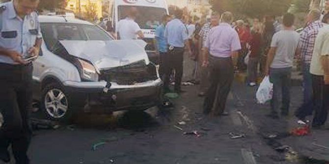 İzmir’de Kaza: 2 Ağır Yaralı