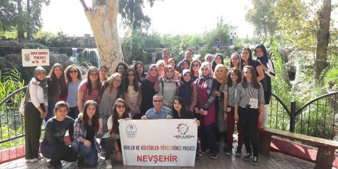 Nevşehirli Öğrenciler Şehit Ömer Halisdemir’in Kabrini Ziyaret Etti