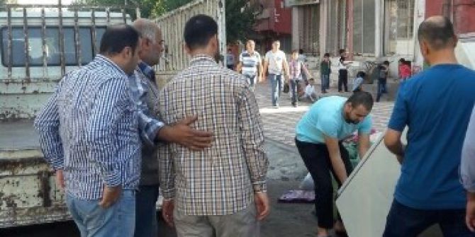 Bağlar’da Sokağa Atılan Özürlü Aileye İlçe Emniyet Müdürü Ve Sydv Müdürü Sahip Çıktı