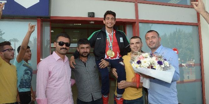 Çifte Şampiyona Coşkulu Karşılama