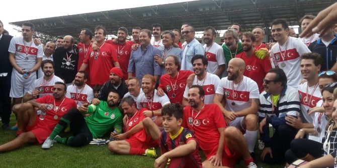 Vos 26 Üyeleri Ünlüler-efsaneler Maçında