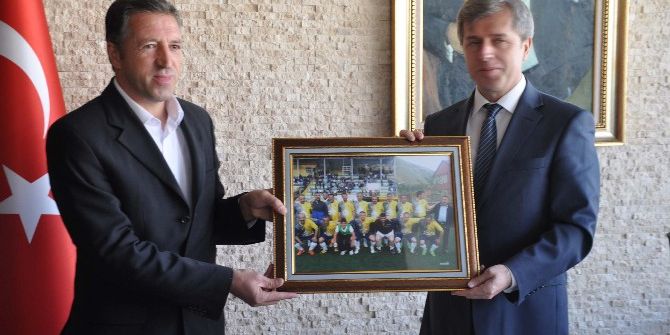 Bitlis Valiliğinde Kupa Töreni