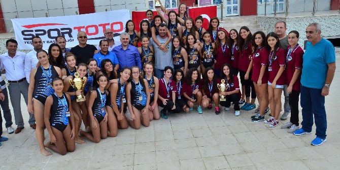 U17 Bayanlar Federasyon Kupası İzmir Esti’nin