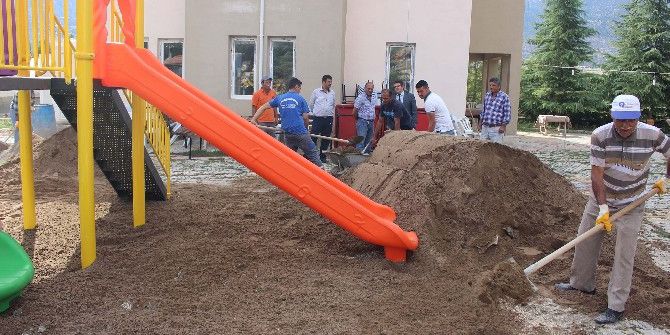 Elmalı’ya Yeni Çocuk Parkları Kuruldu