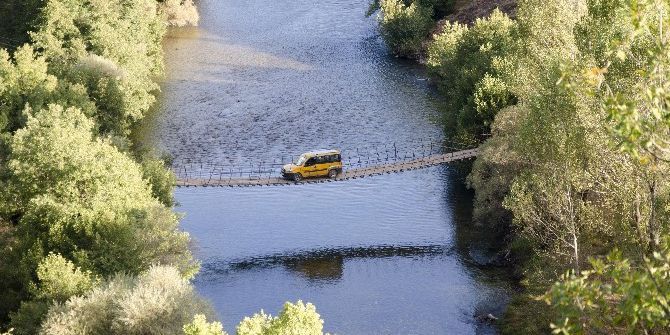 Asma Köprüde Tehlikeli Yolculuk