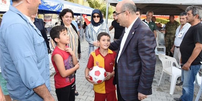 Vali Demirtaş Ve Eşinden Şehidin Ailesine Taziye Ziyareti