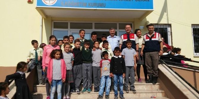 Akhisar’da Jandarmadan Öğrencilere Trafik Eğitimi