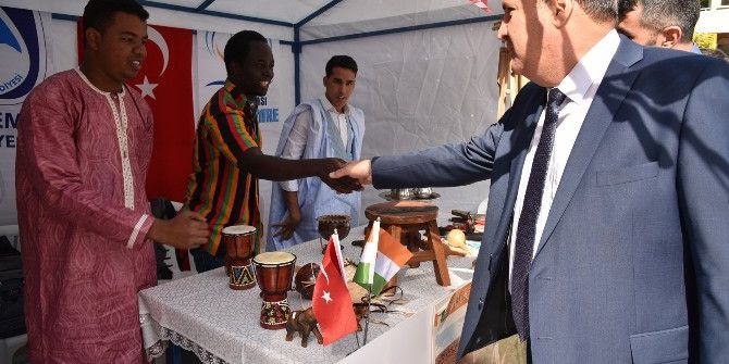 Yunus Emre Günleri’nde Ülkelerini Tanıtacaklar