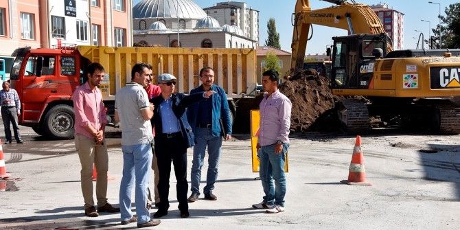 Başkan Çolakbayrakdar Asfalt Çalışmalarını İnceledi