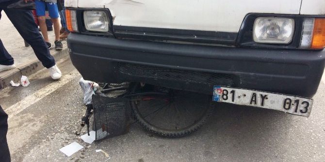Minibüs İle Bisikletlinin Karıştığı Kazada 1 Kişi Yaralandı