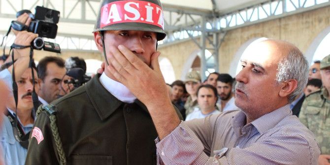 Şehit Babasından Askere: “Kurban Olurum Size Ağlamayın”