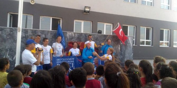 Dünya Barış Koşusu Gönüllüleri, Türkmenli Ortaokulunda