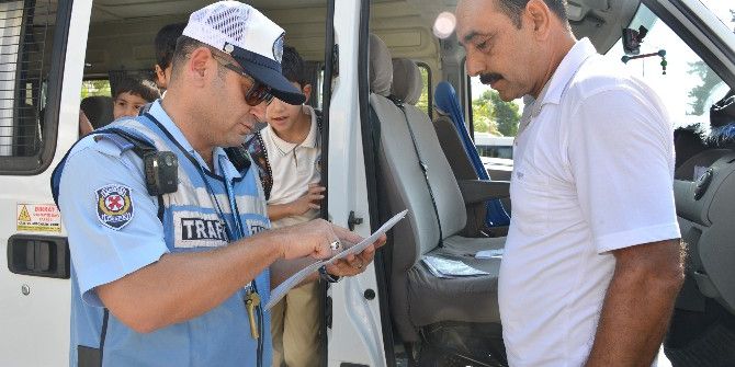 Mersin’de Servis Araçları Denetleniyor