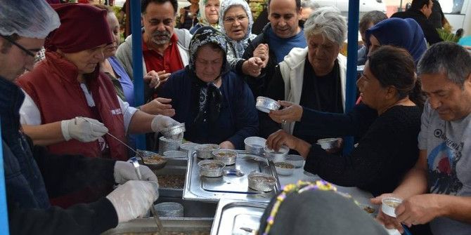 Marmaraereğlisi Belediyesi’nden Aşure İkramı