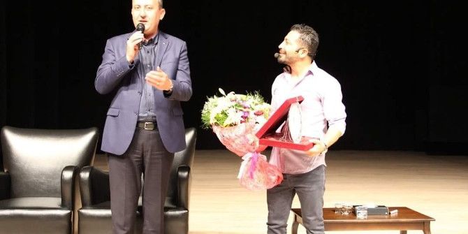 Tek Kişilik Gösteri Beğeni Topladı