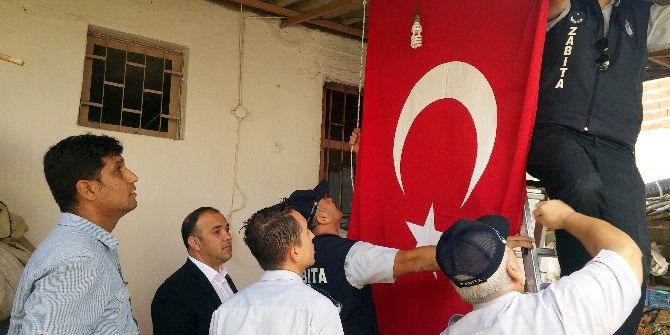 Şehidin Baba Ocağı Bayraklarla Donatıldı