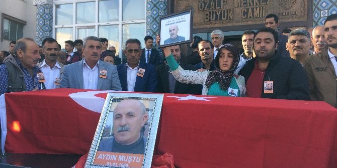 Ak Partili Başkan Yardımcısı Gözyaşları Arasında Toprağa Verildi