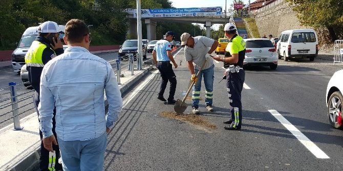Yol Çalışması Yapan İşçiye Minibüs Çarptı