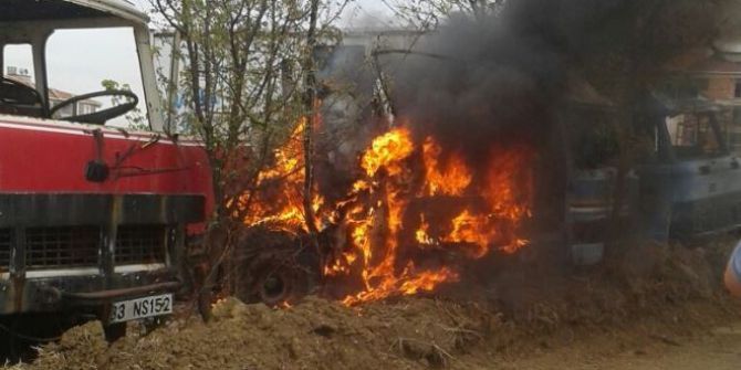 Tinerciler Hacizli Kamyonu Ateşe Verdi