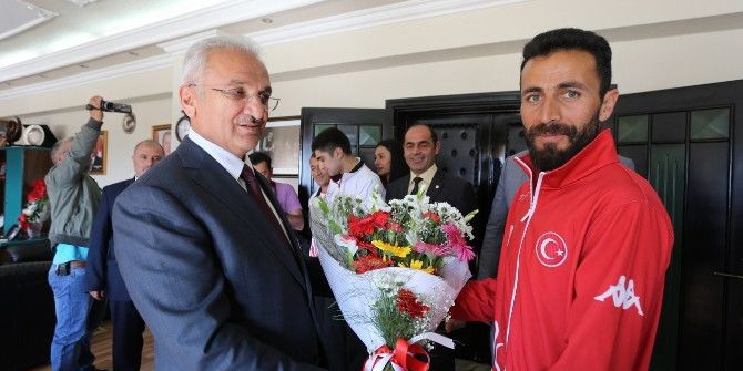 Milli Sporculardan Başkan Başsoy’a Ziyaret