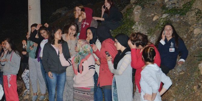 Zonguldak’ta Yurtta Kalan Kız Öğrencilerin Eylemi