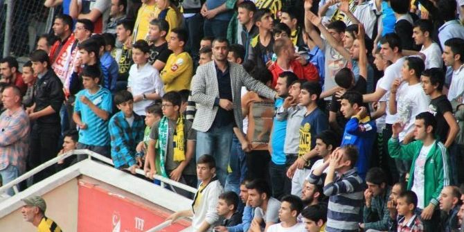 Başkent’te Takla Atan Otomobil Alevler İçinde Kaldı: 2 Yaralı