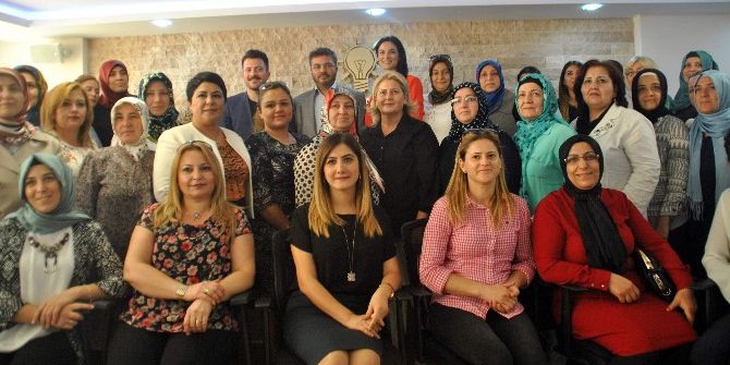 Ak Parti Aydın İl Kadın Kolları Yönetimi Belirlendi