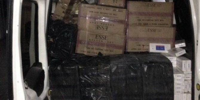 Bir Minibüs Dolusu Kaçak Sigara Ele Geçirildi