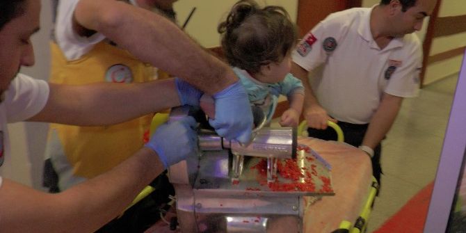 Kolunu Kaptırdığı Kıyma Makinesiyle Hastaneye Getirildi