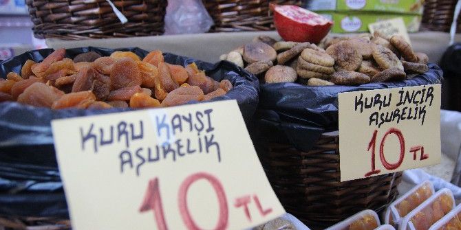 Aşure Malzemeleri Tezgahlardaki Yerini Aldı