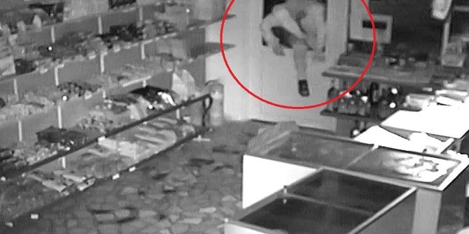 Kapüşonlu Hırsız, Marketi Gece Vakti Soydu