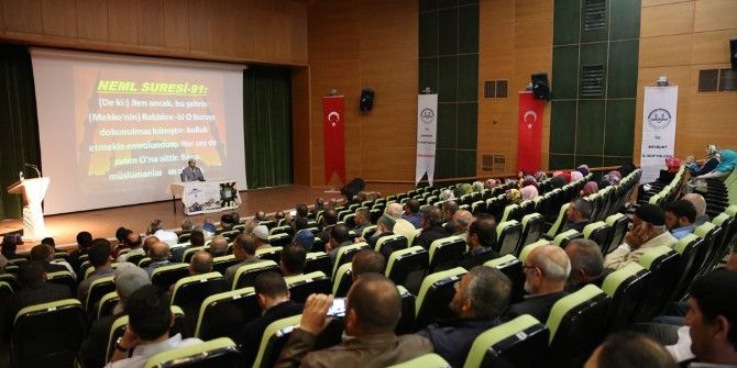 ‘Müslümanca Düşünme Ve Yaşama Sorunumuz’ Konulu Konferans Düzenlendi