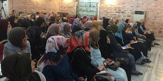 Bursa’da Çocuğuma Dinini Sevdiriyorum Seminerine Yoğun İlgi