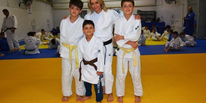 Onlar Aile Boyu Judocu
