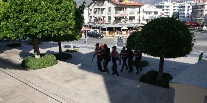 Hırsızlık Şüphelilerine Uykuda Baskın